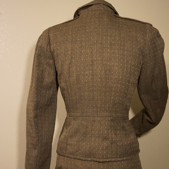 SOLD Cropped pants 2 piece suit - Picture 4 of 7