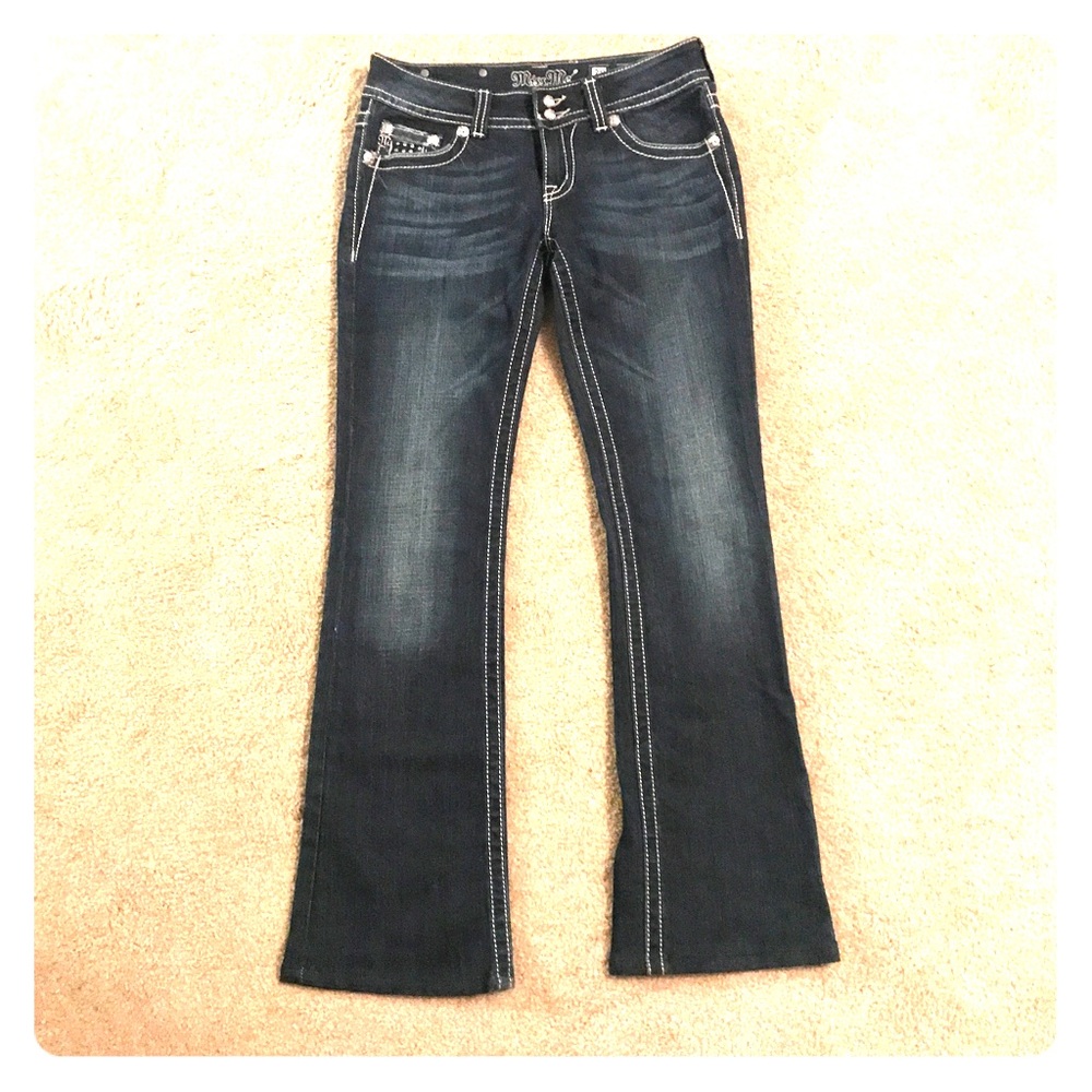 ⭐️Miss Me jeans with rhinestones on back. Size 28
