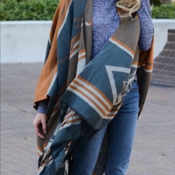 Last 1🌹Dessert dream tribal print poncho - Picture 4 of 4