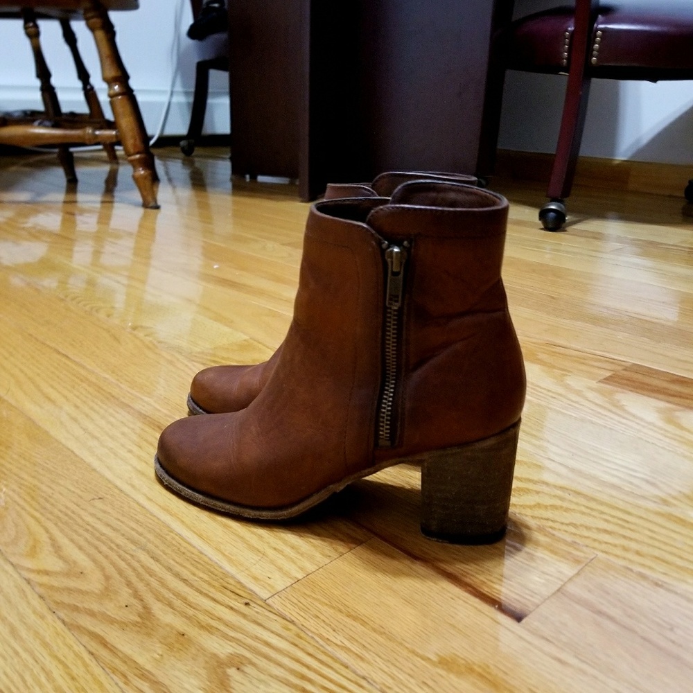 FRYE FINAL PRICE Addie Double Zip in Cognac