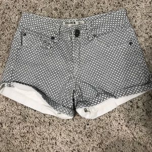 Patterned mid waist shorts
