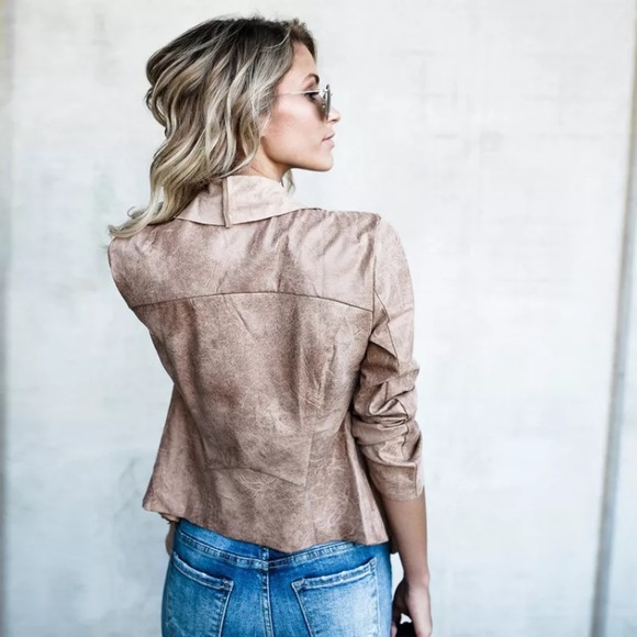 ❄️WINTER SALE❄️Lapel Faux Suede Jacket - Picture 2 of 7