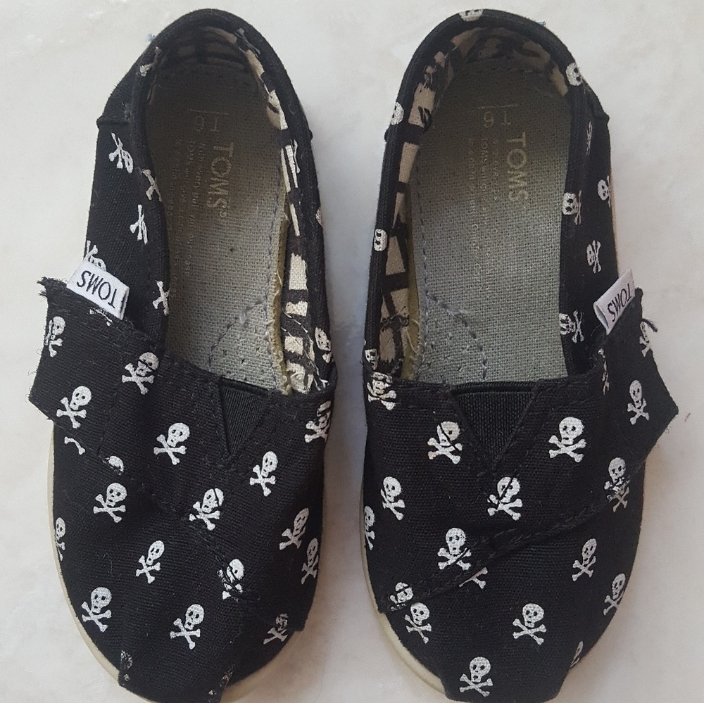 🚫 SOLD !!!  TOMS Toddler shoes