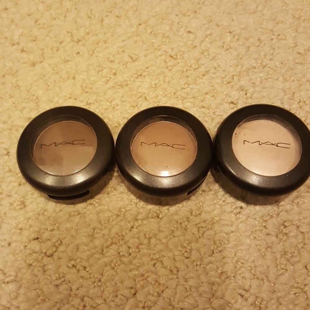 3 matte M-A-C eye shadows