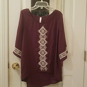 Patterned 3/4 sleeve low back blouse