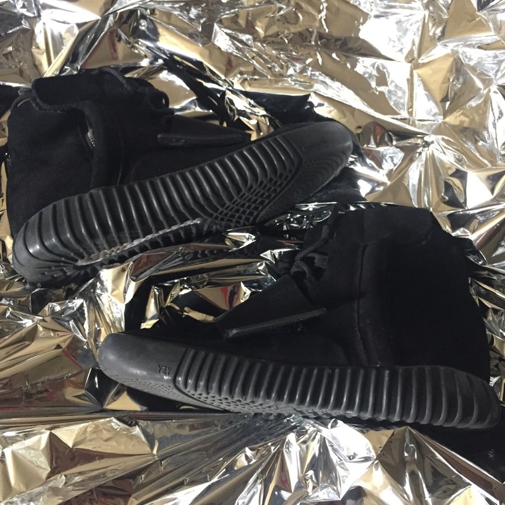 YEEZY ADIDAS 750 BOOST ALL BLACK SIZE 8