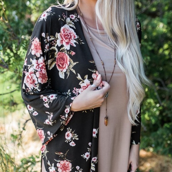 SOLD 🆕Black Floral Kimono - Picture 4 of 8