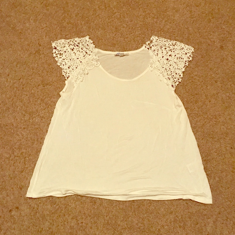 Off-white juniors blouse with lace sleeves