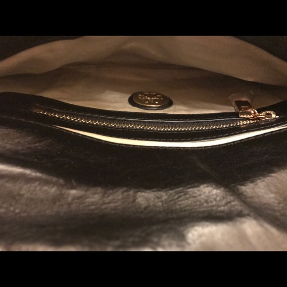 Tory Burch Logo Clutch in Black and Gold - Picture 3 of 8