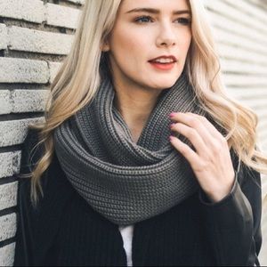 🆕GRAY Scarves