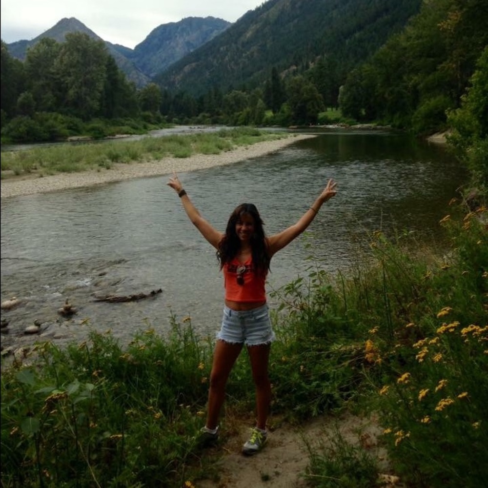 Meet your Posher, Carolina