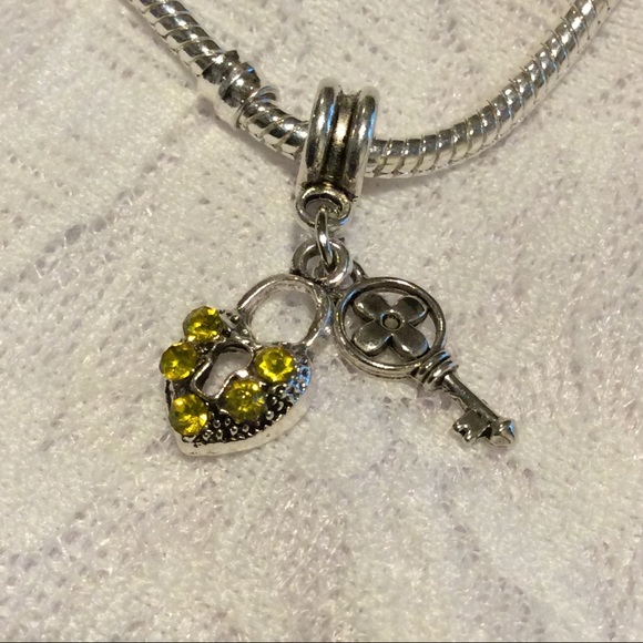 🌺New yellow bling heart lock & key bead charm diy - Picture 7 of 8
