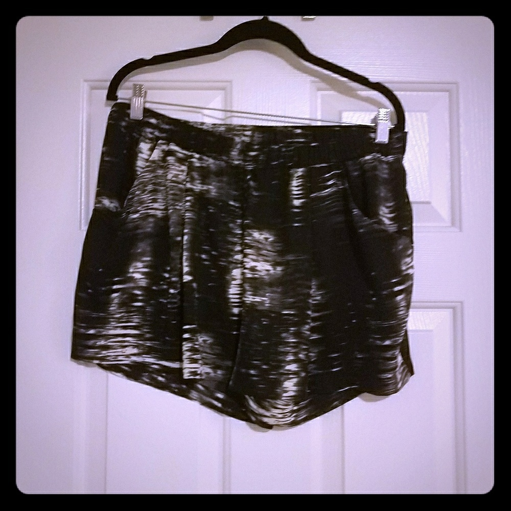 BcbgMaxAzria black and cream silk like shorts