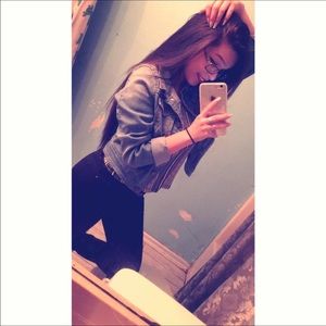Meet your Posher, Desiree