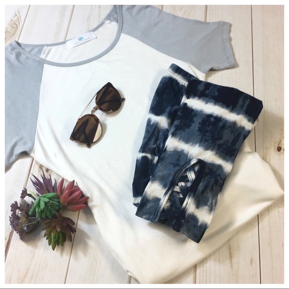 ✨LAST ONE✨Ivory & gray-blue raglan high low tunic - Picture 4 of 4