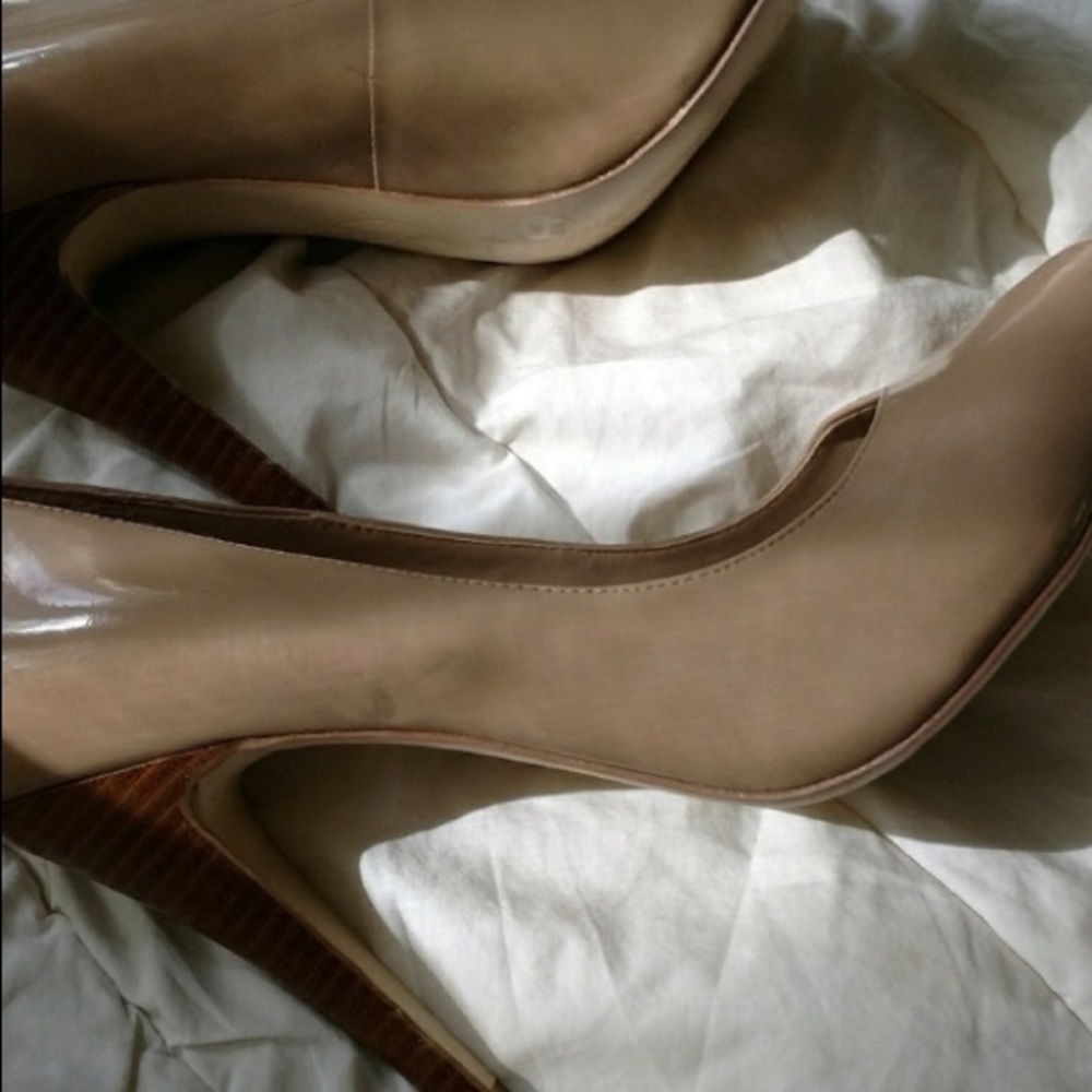 Jessica Simpson tan high heels 9.5