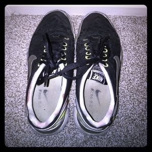 Black nike free runs size 6.5