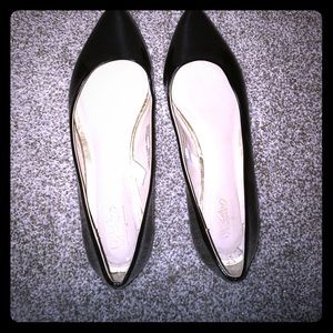 Black point toe flats size 6