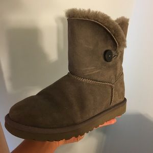 Woman's grey bailey boot uggs