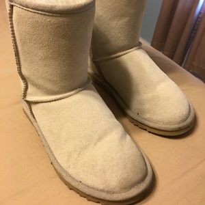 Woman's white classic uggs