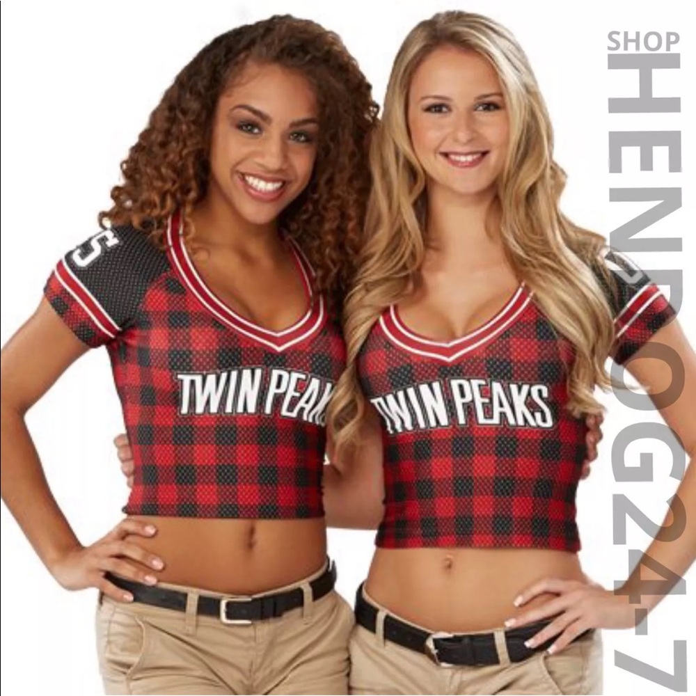 WAITRESSVILLE SPORTY FOOTBALL JERSEY CROP TOP