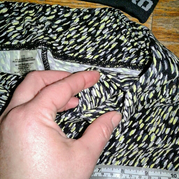 Calvin Klein ruched back workout capris... sz. Sm - Picture 3 of 8