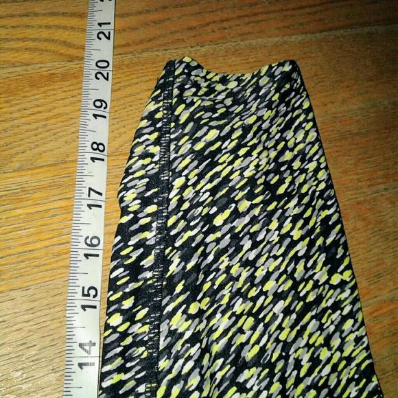 Calvin Klein ruched back workout capris... sz. Sm - Picture 6 of 8