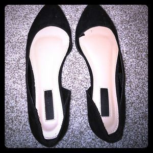 Black round/pointed flats. Size 6