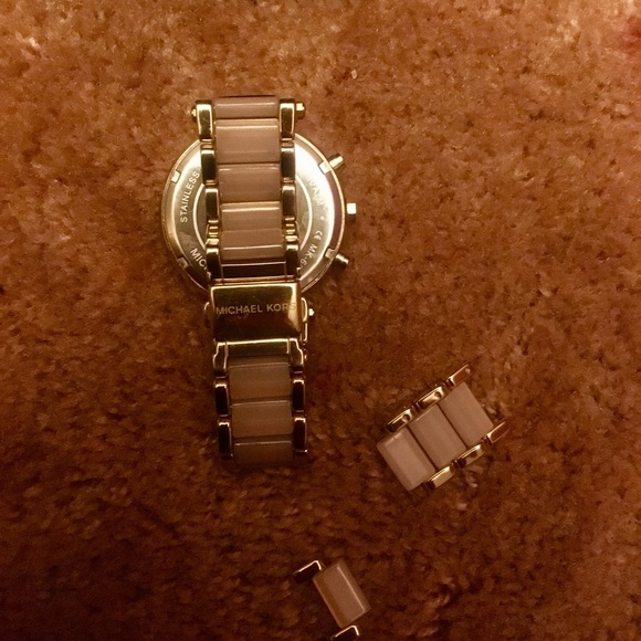 Michael Kors watch (*SOLD*) - Picture 4 of 7