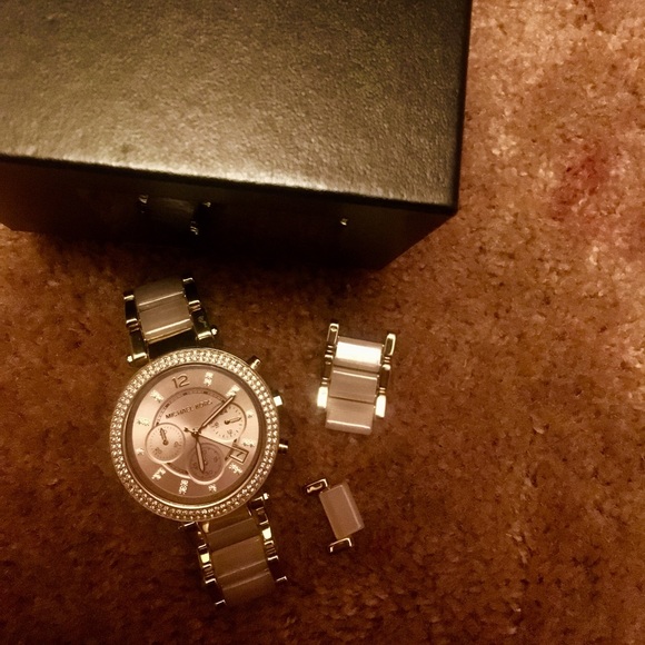 Michael Kors watch (*SOLD*) - Picture 3 of 7