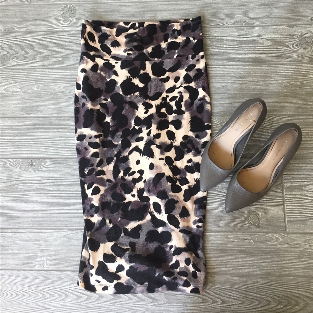 Leopard Print Charlotte Russe stretch skirt.