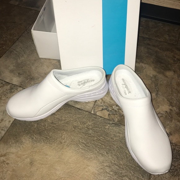 easy spirit nursing shoes