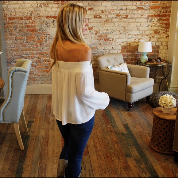 Off white off shoulder lace up top - Picture 3 of 3