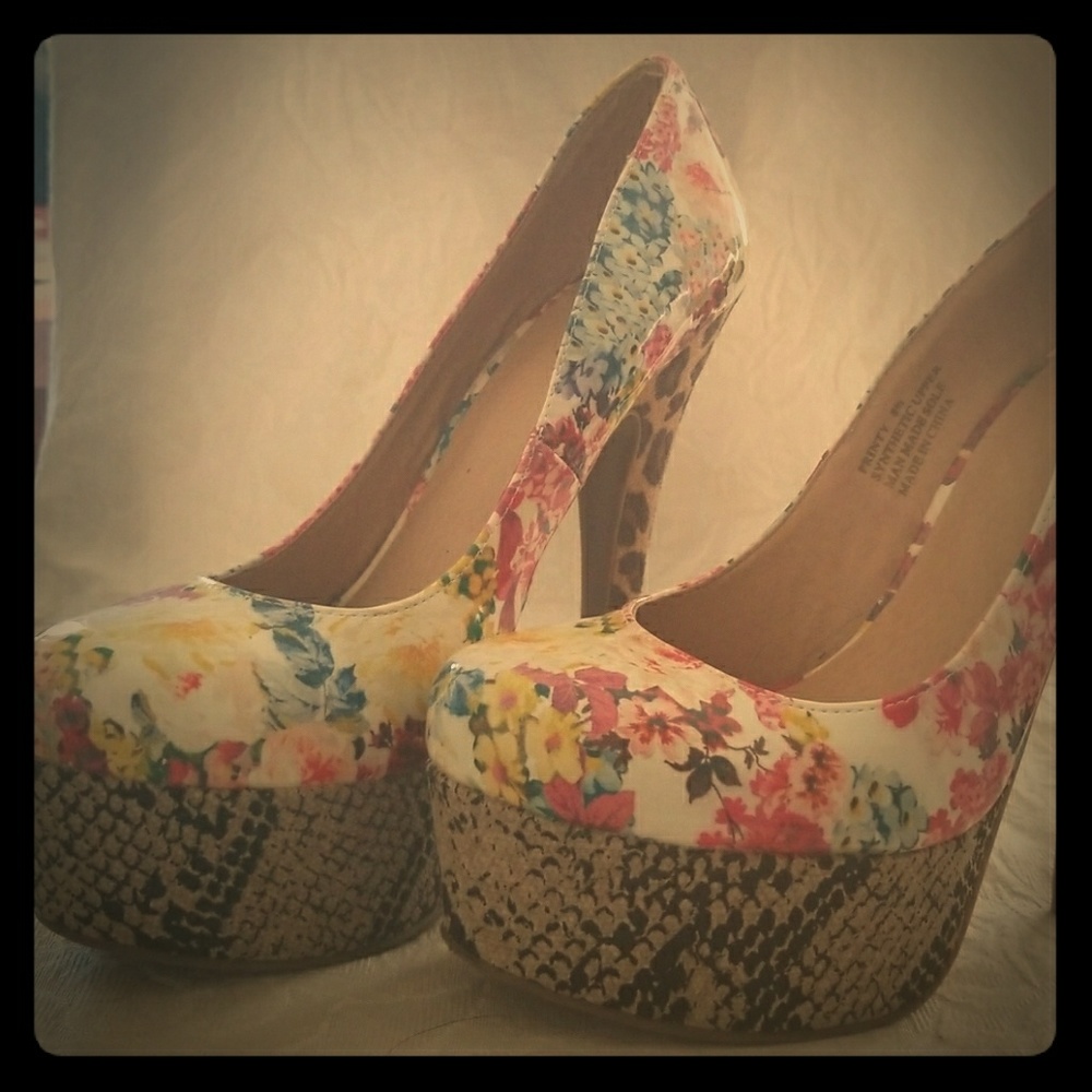 Zigi Soho Platform Pumps