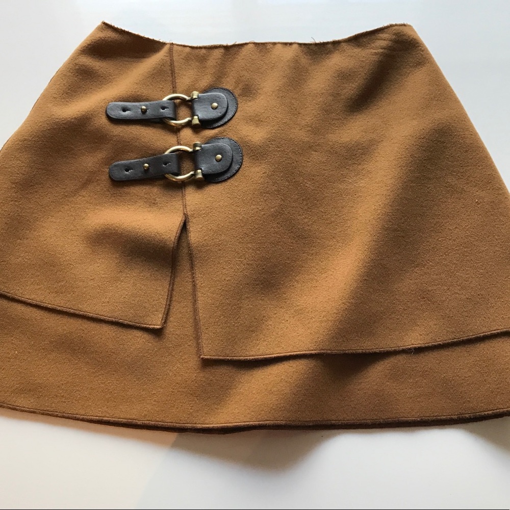 Meadow Rue fall skirt with buckles - Picture 2 of 5