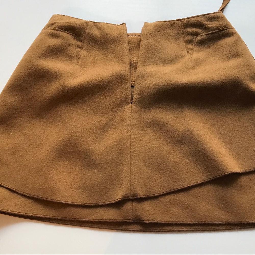 Meadow Rue fall skirt with buckles - Picture 3 of 5