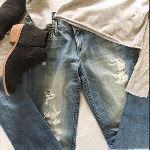 Level 99 - Distressed Boyfriend Jeans