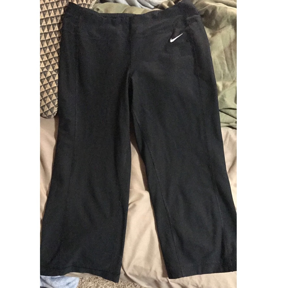 Cropped Nike workout leggings