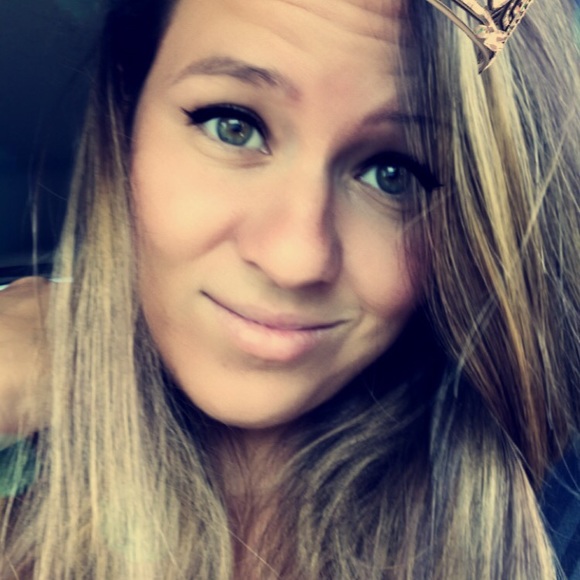 Meet your Posher, Amanda - Picture 1 of 1