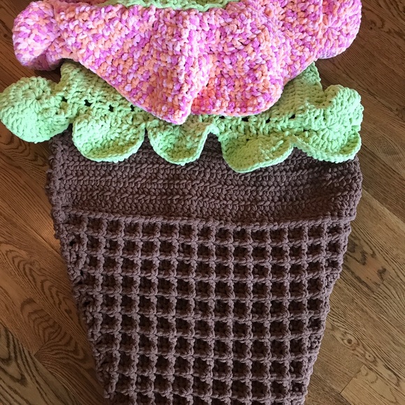 Double Dip Cone 🍦Girls Sleeping Bag - Picture 6 of 8