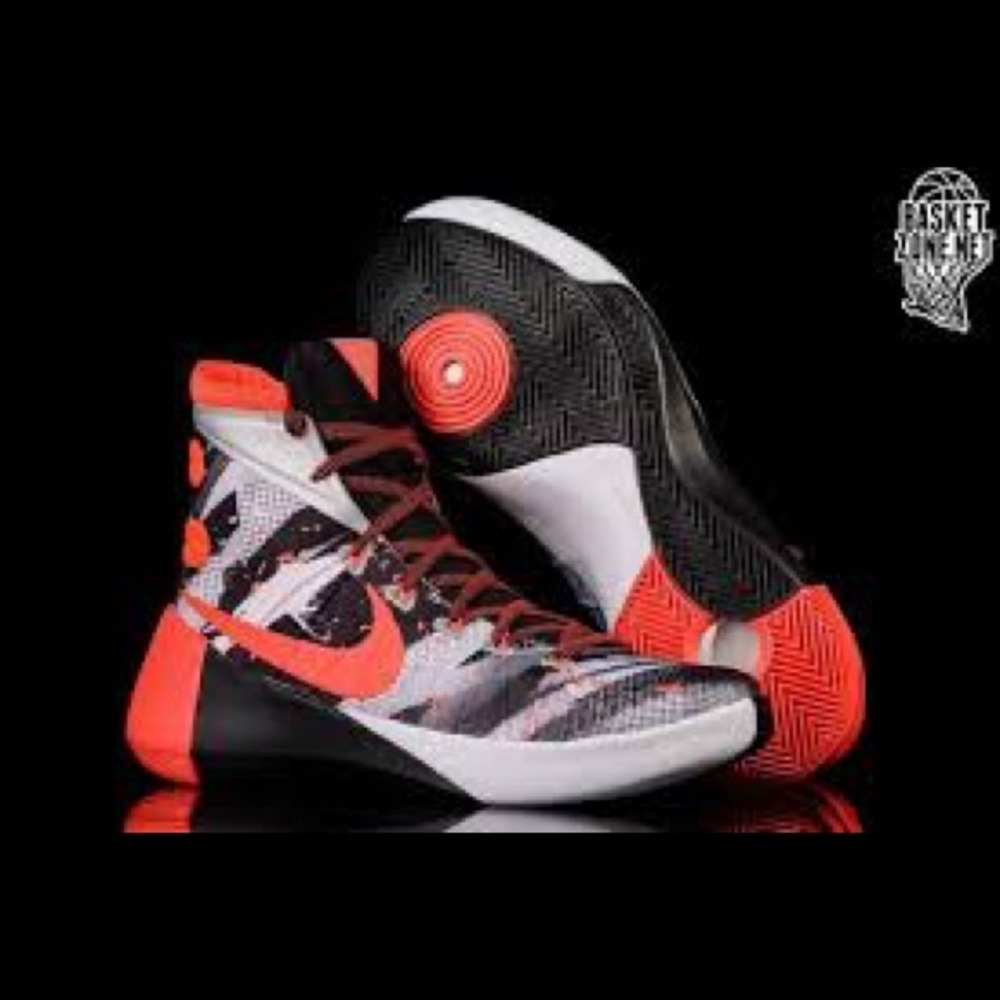Nike Hyperdunks - Picture 2 of 3
