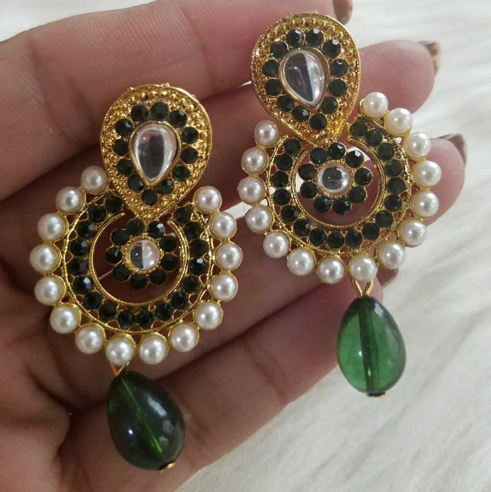 Beautiful Green studs, pearls Earrings