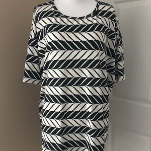 LuLaRoe Irma Tunic