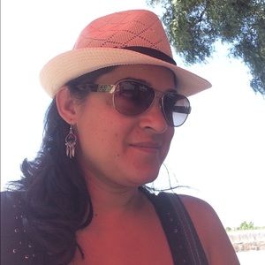 Meet your Posher, Pamela