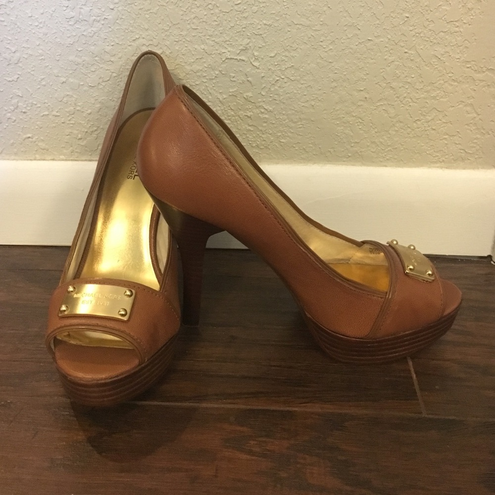 Michal Kors leather heels