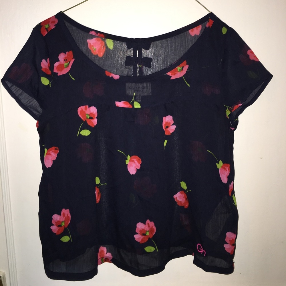 Gilly Hicks semi-crop tee
