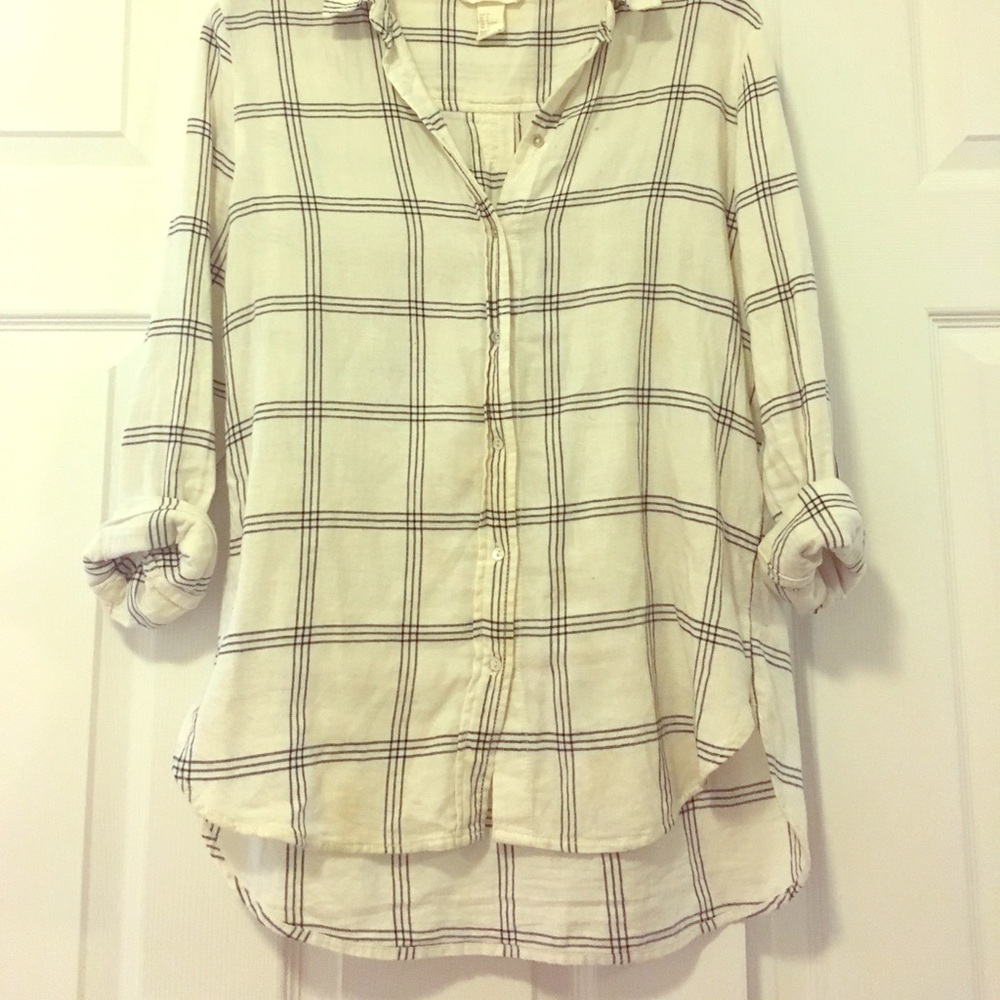 H&M Black and white checkered button down shirt!