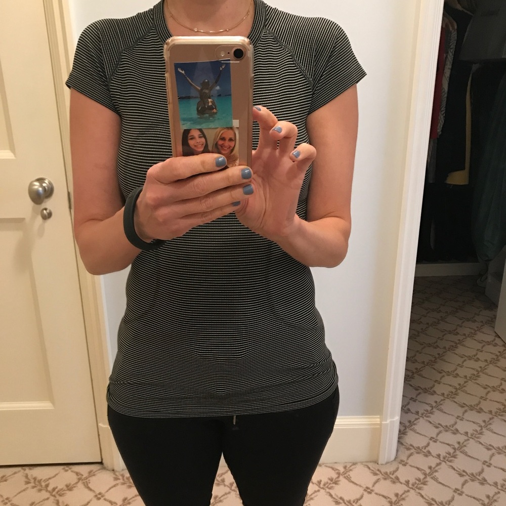 Lululemon workout shirt