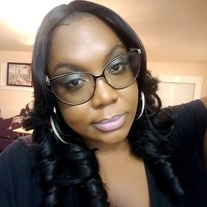 Meet your Posher, Tia