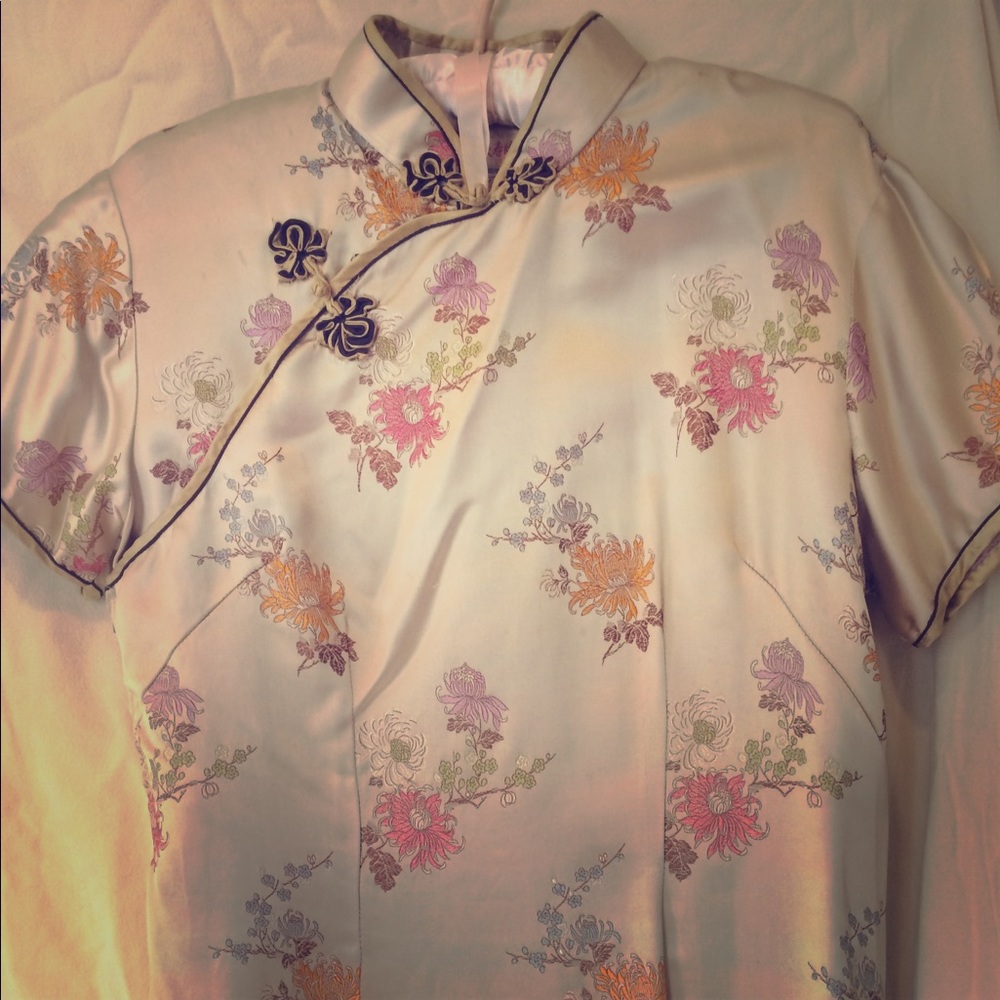Classic Vintage Chinese silk dress from the 1960s.
